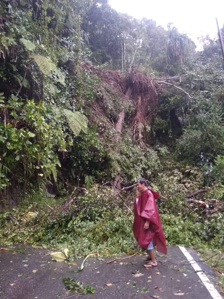 Jalan Sibolga-Tarutung Tertimbun Longsor, Pengendara Dialihkan ke Jalan Rampa Poriaha