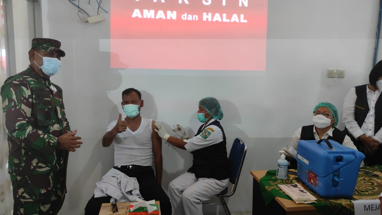 Giliran Pegawai Lapas Narkotika Kelas II A Pematangsiantar Ikuti Vaksinasi