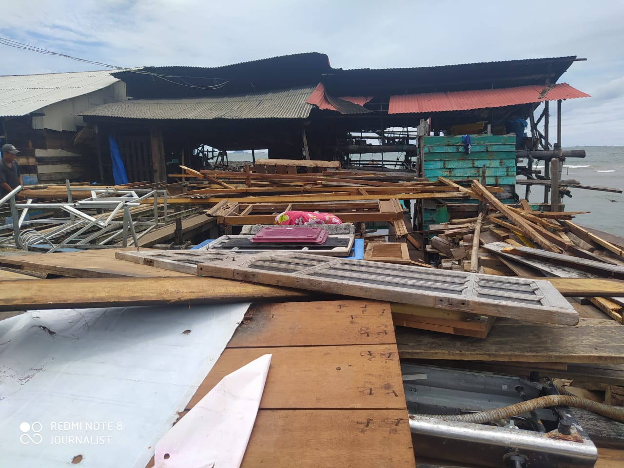 Sebuah Rumah Semi Permanen di Hajoran Ambruk Diterjang Badai