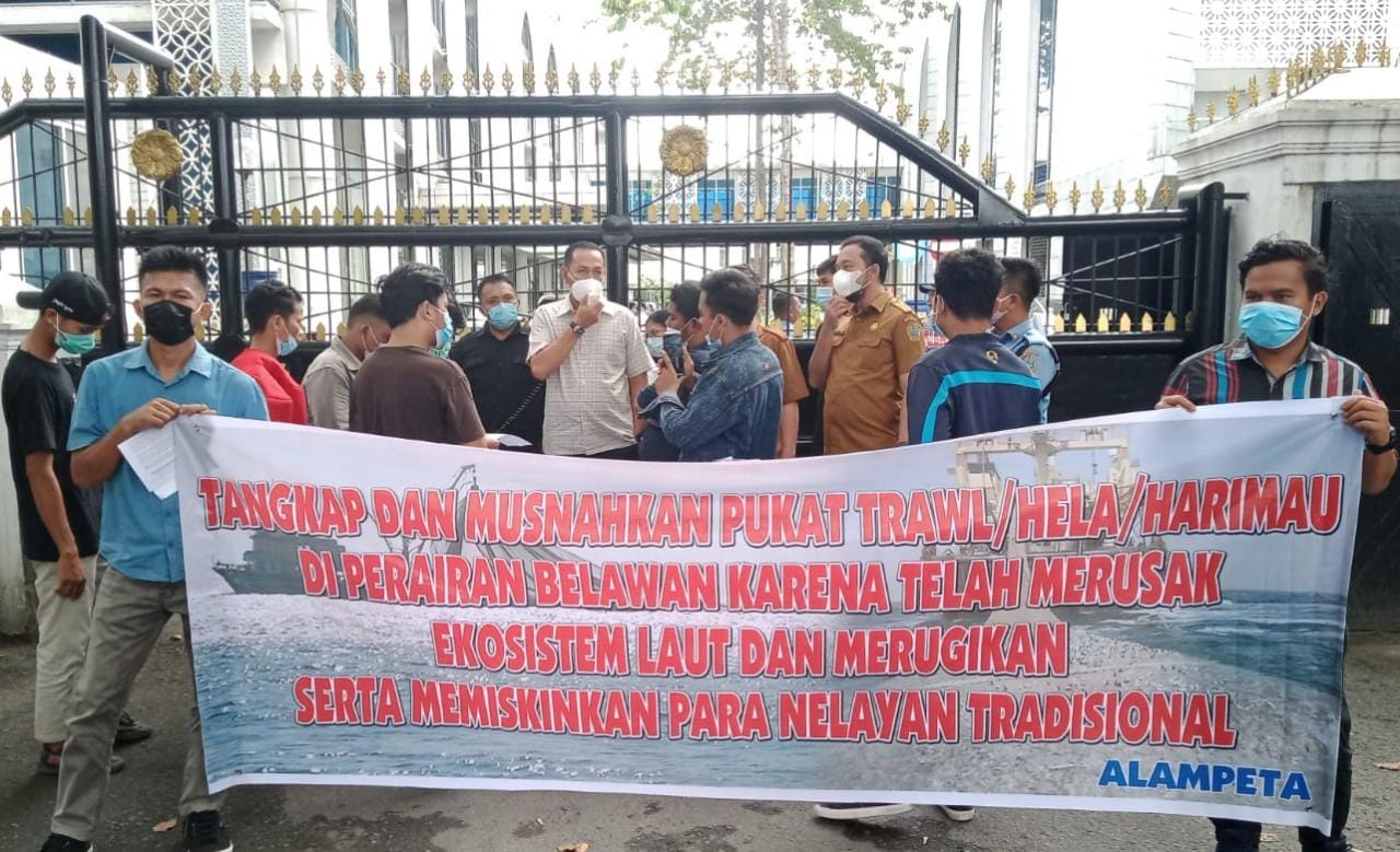 Demo Massa Alampeta di DPRD Sumut, Protes Masih Beroperasinya Pukat Trawl di Belawan