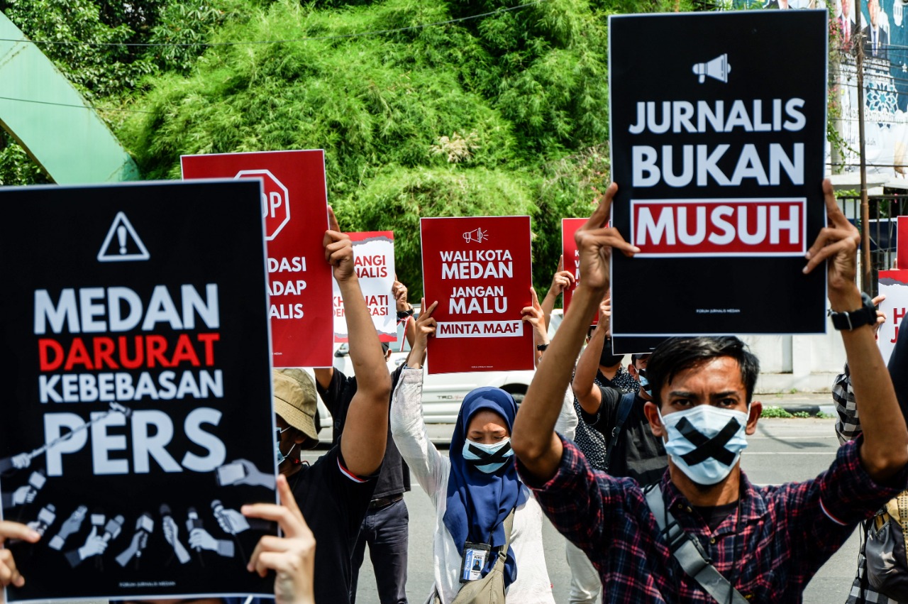 Lewat Aksi Plester Mulut, Jurnalis Kembali Tuntut Walikota Medan Minta Maaf