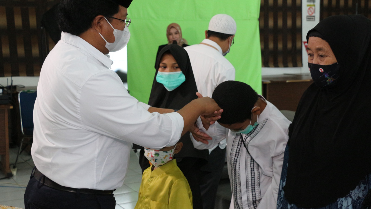 Safari Ramadan Penuh Berkah, YBM PLN UIKSBU Salurkan 1.000 Paket Sembako untuk Yatim dan Dhuafa