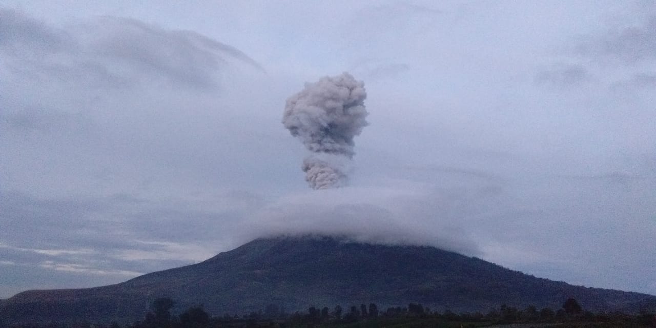 Sinabung Meletus Lagi Pagi ini, Ketinggian Kolom Abu 1.000 Meter