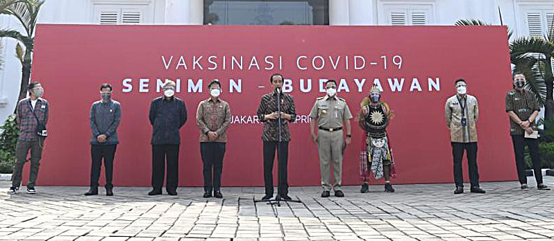Presiden Jokowi Tinjau Langsung Vaksinasi bagi Seniman dan Budayawan