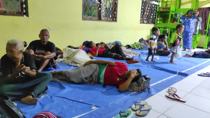 Sudah Dua Hari, Ratusan Pengungsi Banjir Bandang di MAN Flores Timur Belum Dapatkan Bantuan Pemerintah
