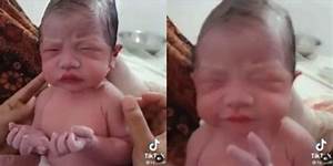 Viral, Bayi Ini Tampak Berdoa Setelah Dilahirkan