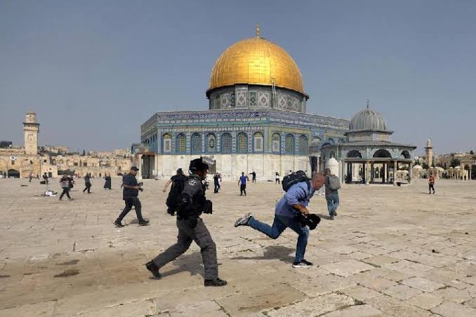 Israel Serang Jemaah Salat Jumat di Masjid Al-Aqsa Lagi, 21 Orang Luka-luka