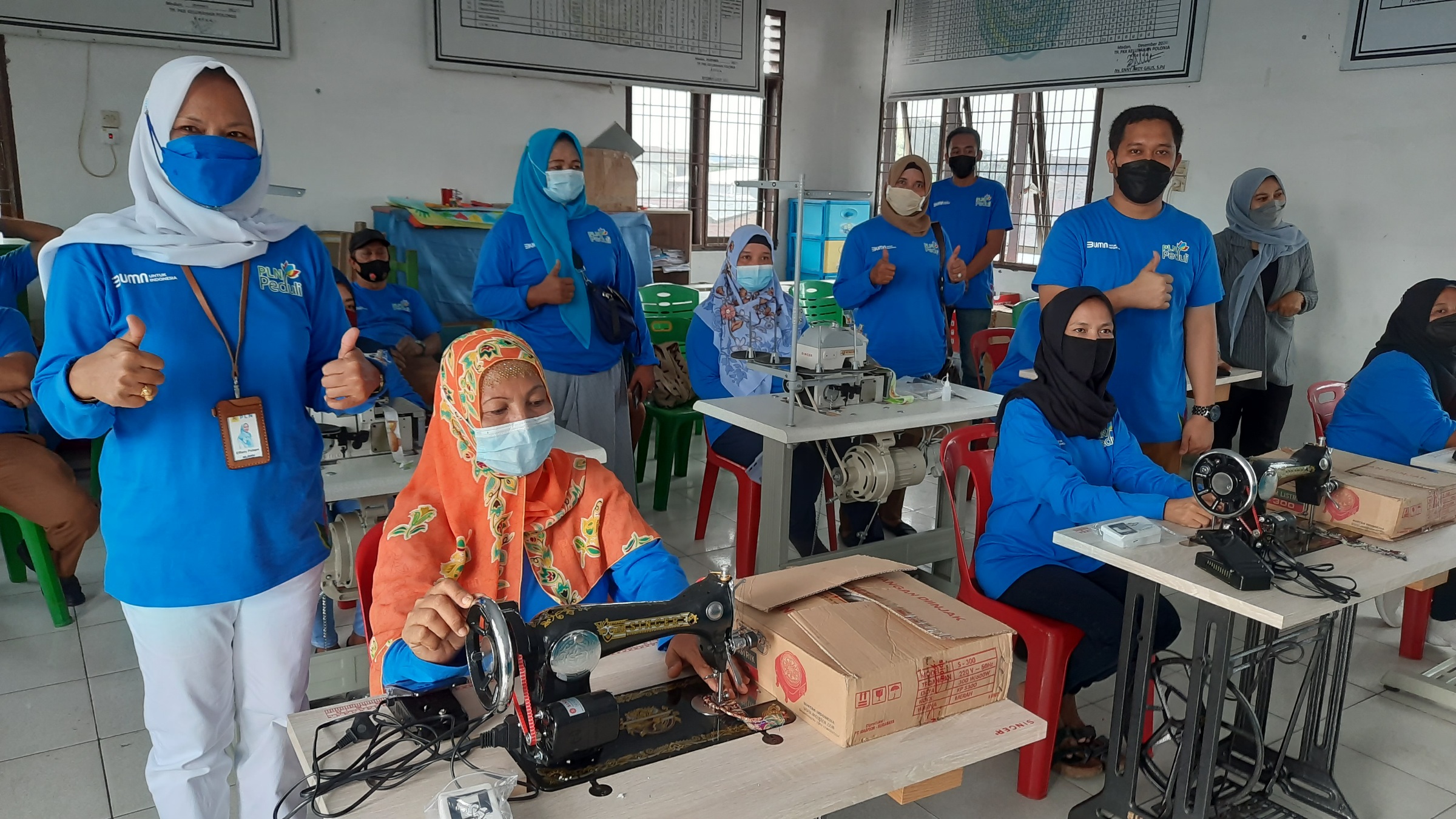 Pelatihan Menjahit dan Membatik, Sasaran CSR PLN Peduli di Kelurahan Polonia