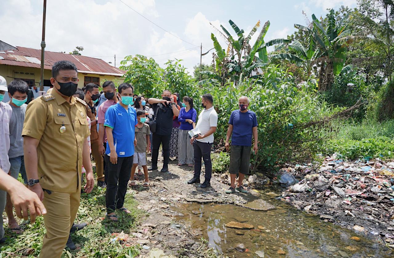 Walikota Medan Janji Sampah di Gang Kurnia Sari Rejo Bersih dalam Dua Hari