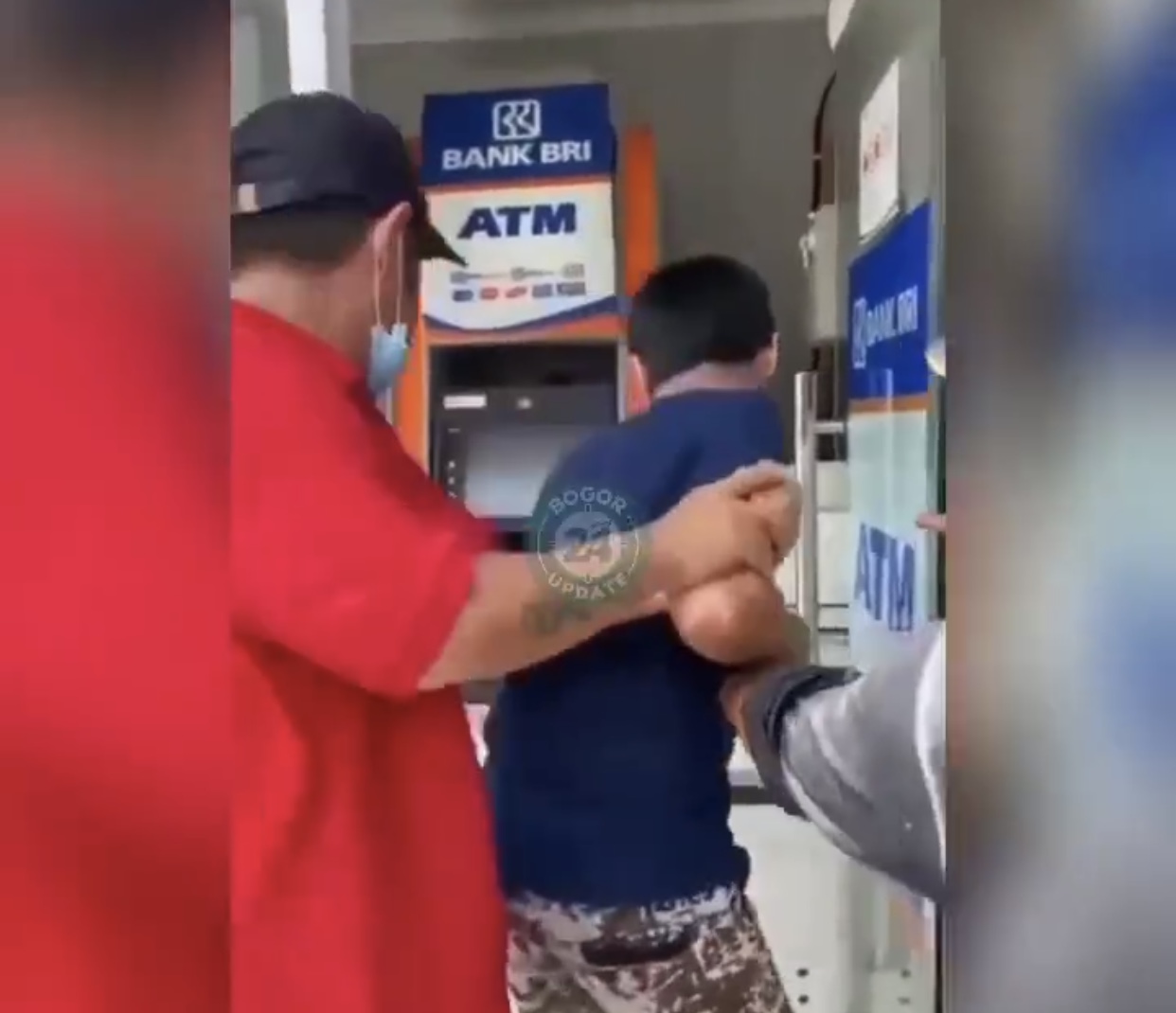 Pelaku Pencurian Modus Ganjal ATM Diamankan Polisi