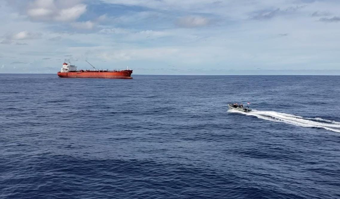 8 Jam Terapung di Laut Natuna, TNI AL Berhasil Selamatkan WNA ABK MT. St Katherinen 
