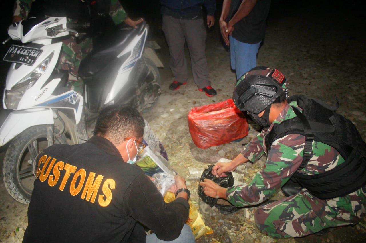 TNI dan Bea Cukai Gagalkan Penyeludupan 800 Gram Ganja Kering di Perbatasan RI-PNG