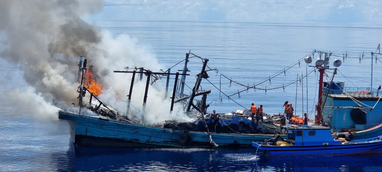 KM Sinar Mas Terbakar, TNI AL Berhasil Menyelamatkan 27 ABK