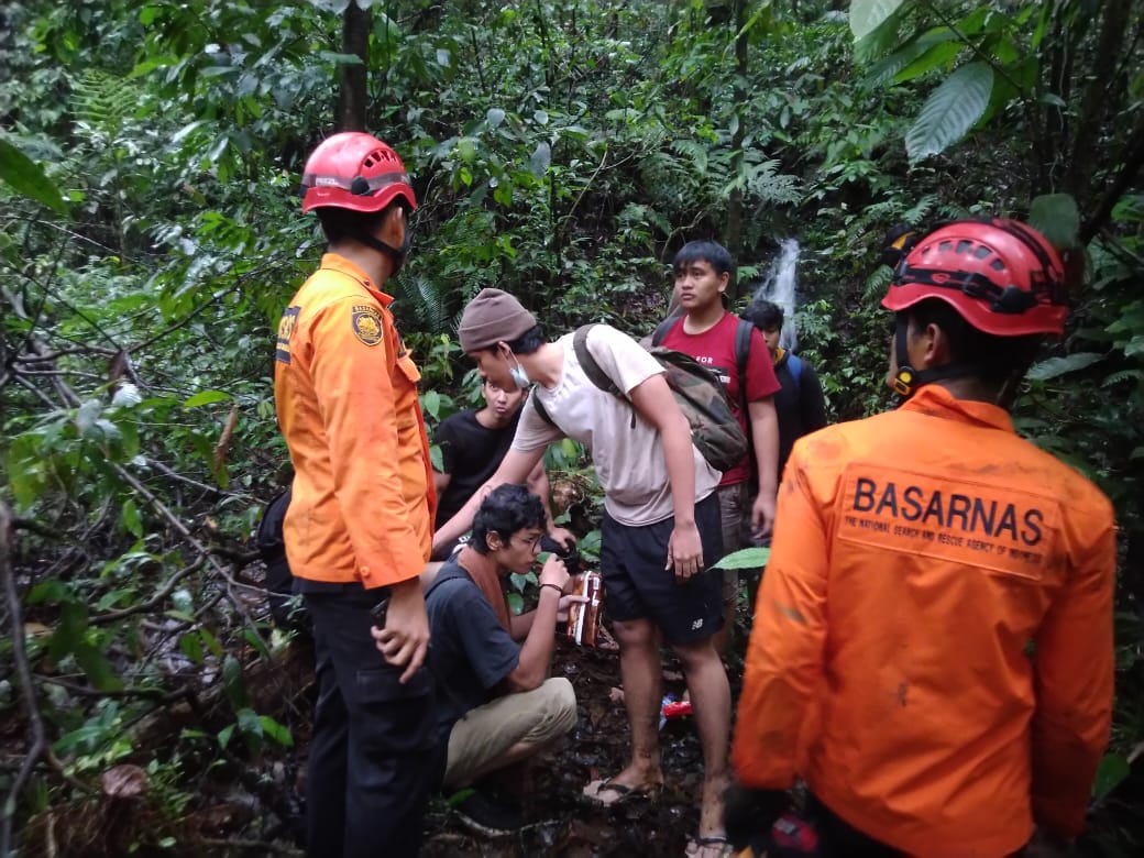 Tersesat di Pemandian Air Terjun Dwi Warna Sibolangit, Basarnas Medan Evakuasi 7 Pendaki