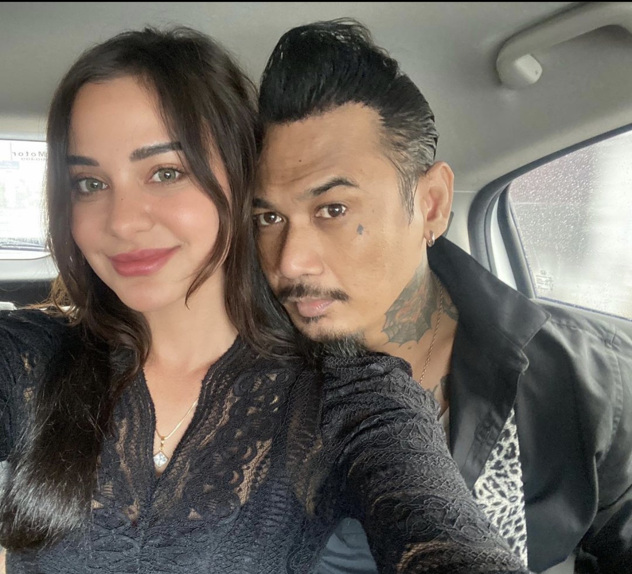 Usai Bebas, Jerinx Posting Foto Mesra Bareng Istri