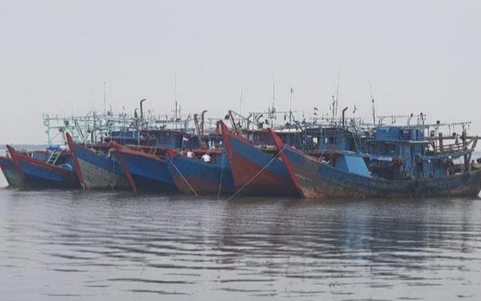 Tangkap Ikan Pakai Pukat Harimau, 7 Kapal Ditangkap di Perairan Panipahan Riau