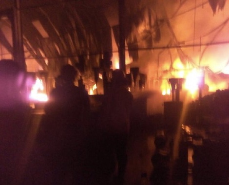 Pabrik Cat di Sidoarjo Hangus Terbakar, 7 Mobil PMK Dikerahkan