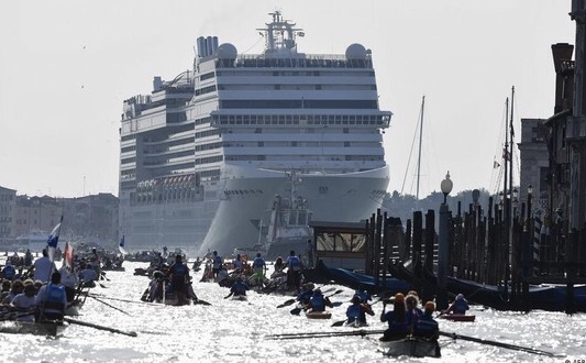 Italia Larang Kapal Pesiar Memasuki Venesia