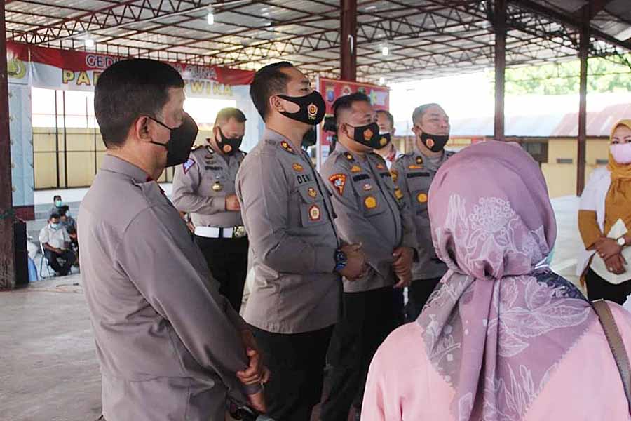 Kapolres Labuhanbatu Pantau Langsung Vaksinasi Tahap ll