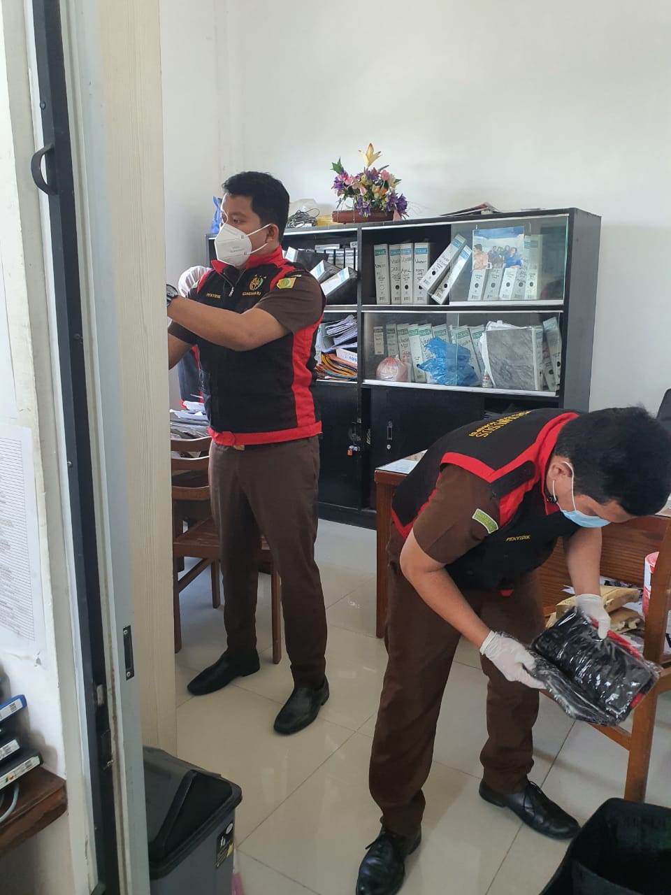 Dugaan Korupsi SR-MBR, Penyidik Kejatisu Geledah Rumah Direktur PDAM Tirta Lihou