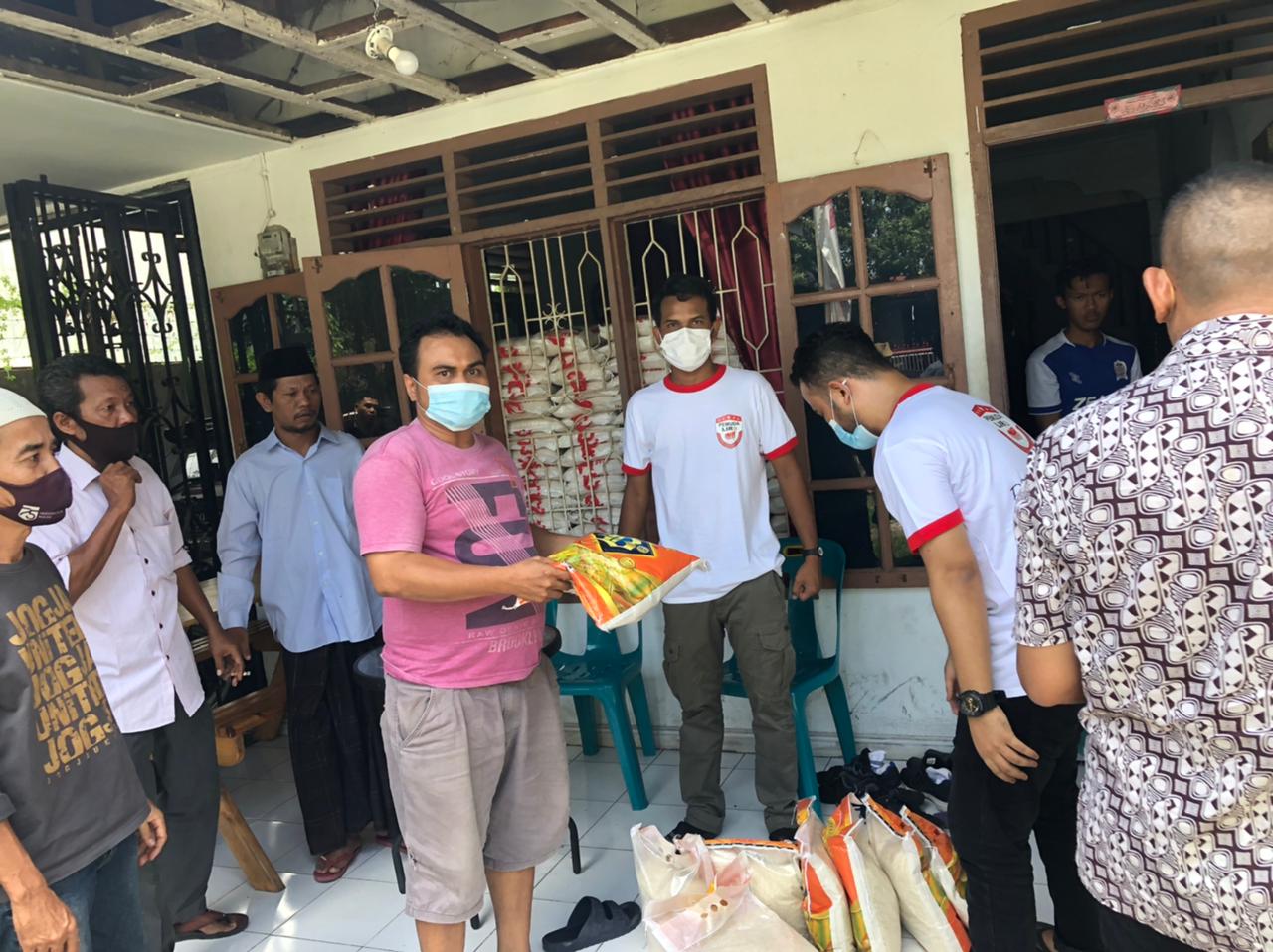 Peduli Warga Terdampak PPKM Darurat, Pemuda LIRA Kota Medan Salurkan Bantuan