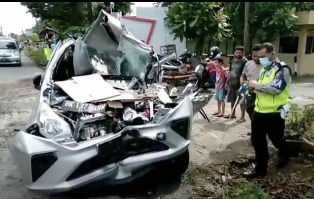 Minibus Tabrak Truk di Namorambe Deliserdang, 1 Orang Tewas