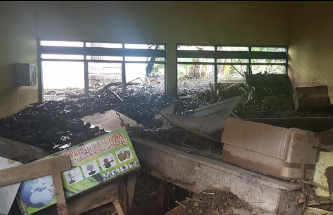 Diterjang Banjir dan Tanah Longsor, Bangunan Sekolah di Polman Rusak Parah
