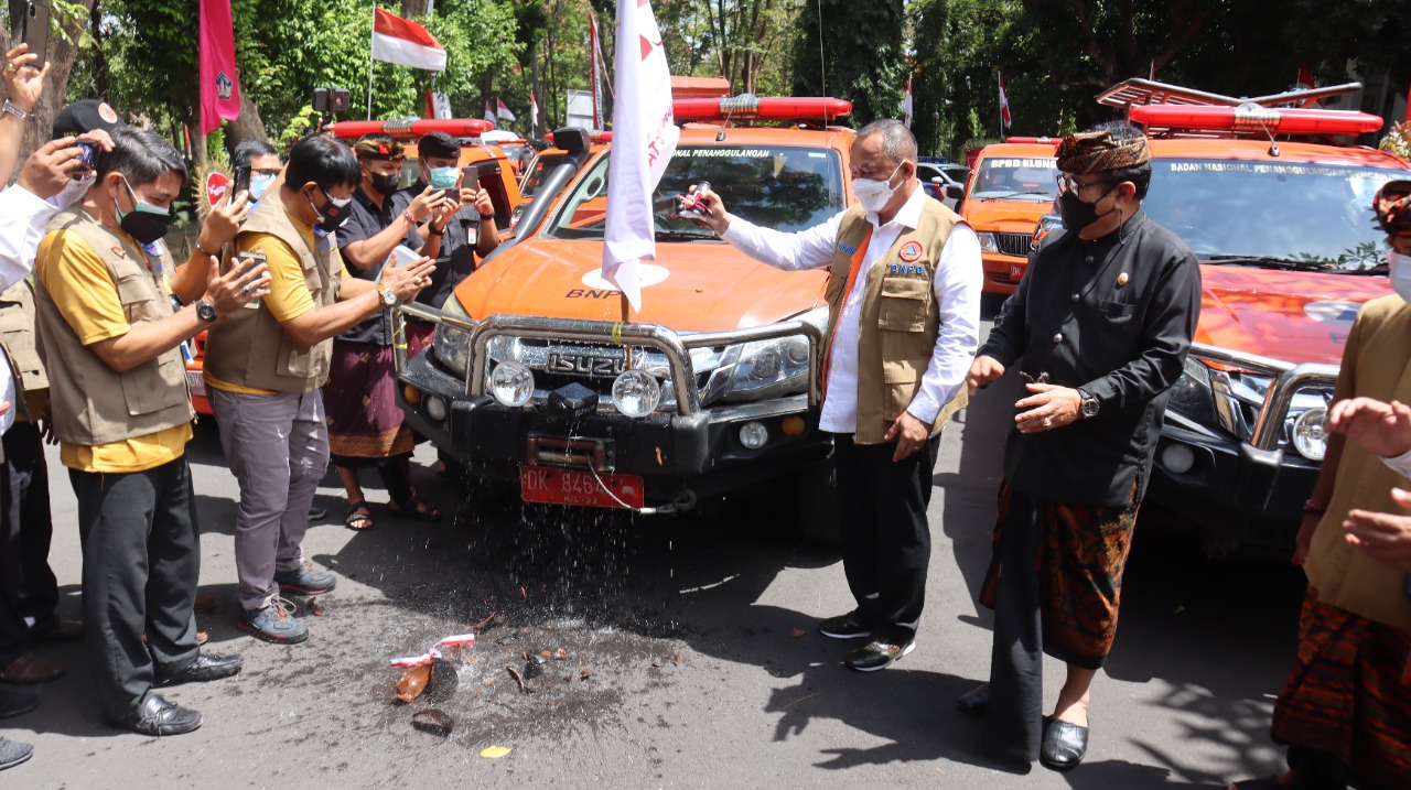 Perkuat Disiplin Masyarakat di Pulau Dewata, Ka BNPB Luncurkan Mobil Masker