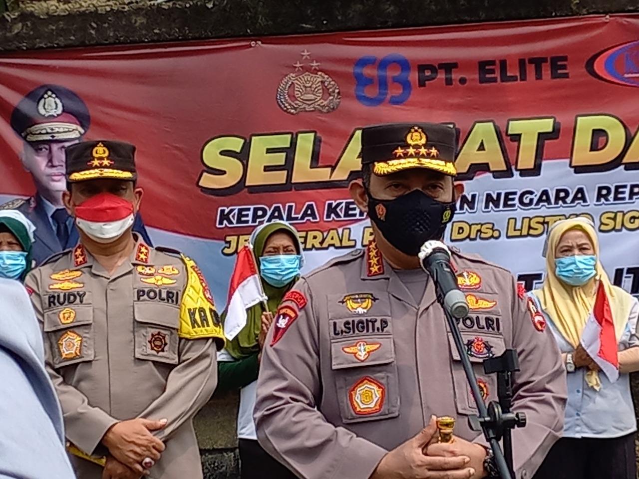 Tinjau Kegiatan Buruh di Banten, Kapolri Akan Perkuat Akselerasi Vaksinasi di Wilayah Aglomerasi
