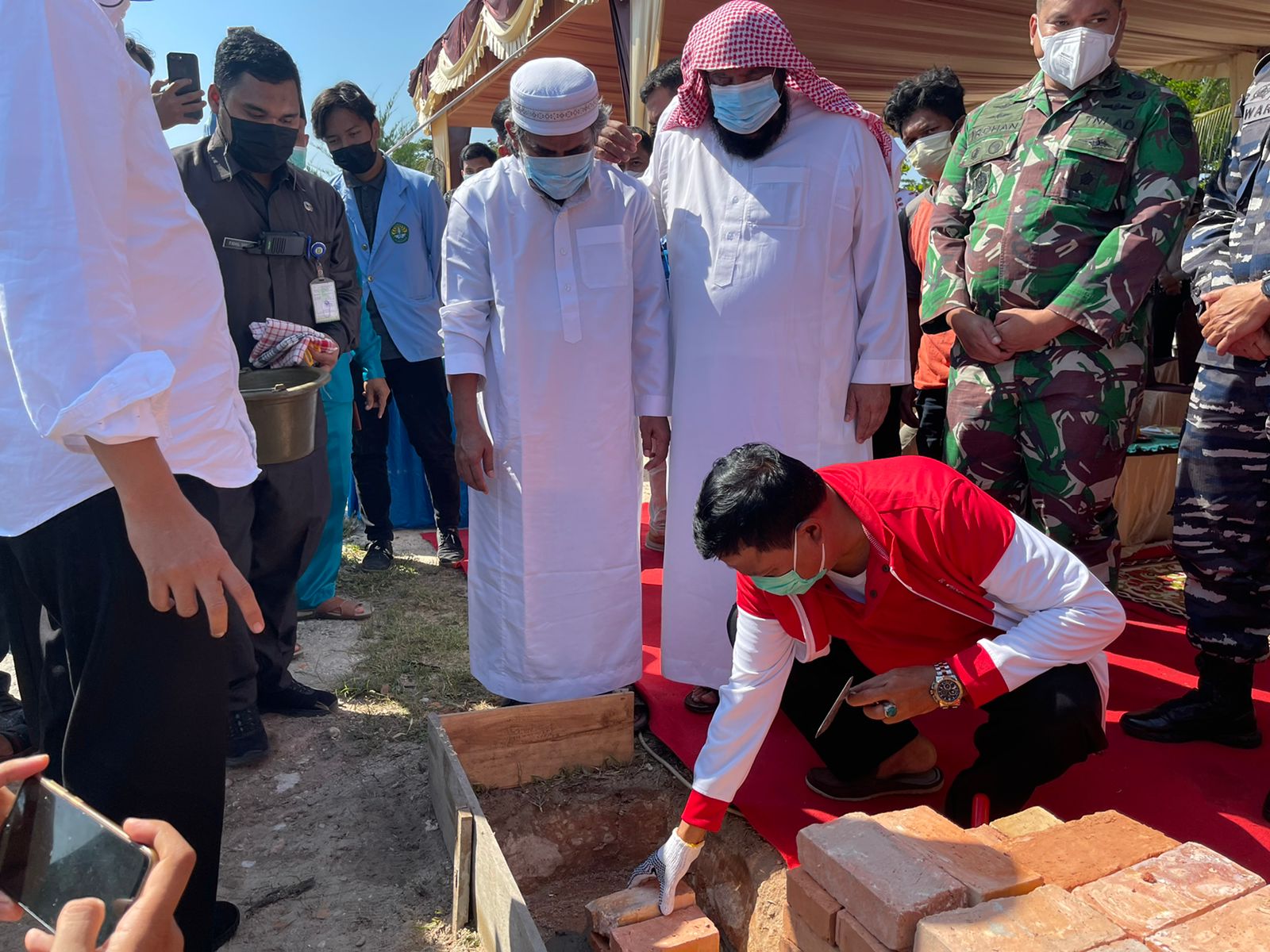 Hadir di Dumai, AJD Lakukan Peletakan Batu Pertama Masjid Terapung