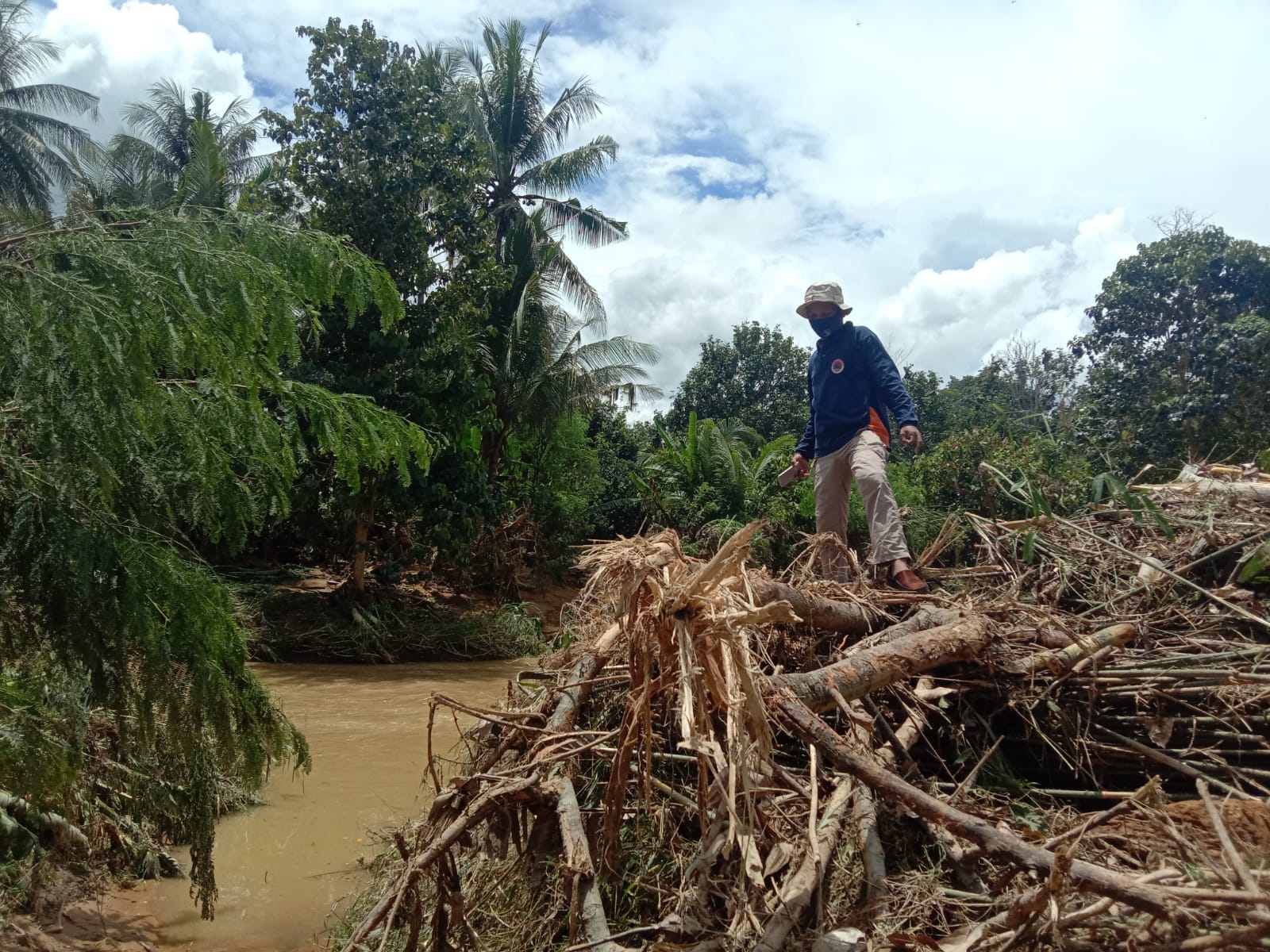 Banjir Melanda, 90 KK di Dua Desa Poliwali Mandar Terdampak