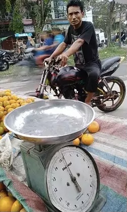 Viral, Preman Palak Pedagang Buah di Medan