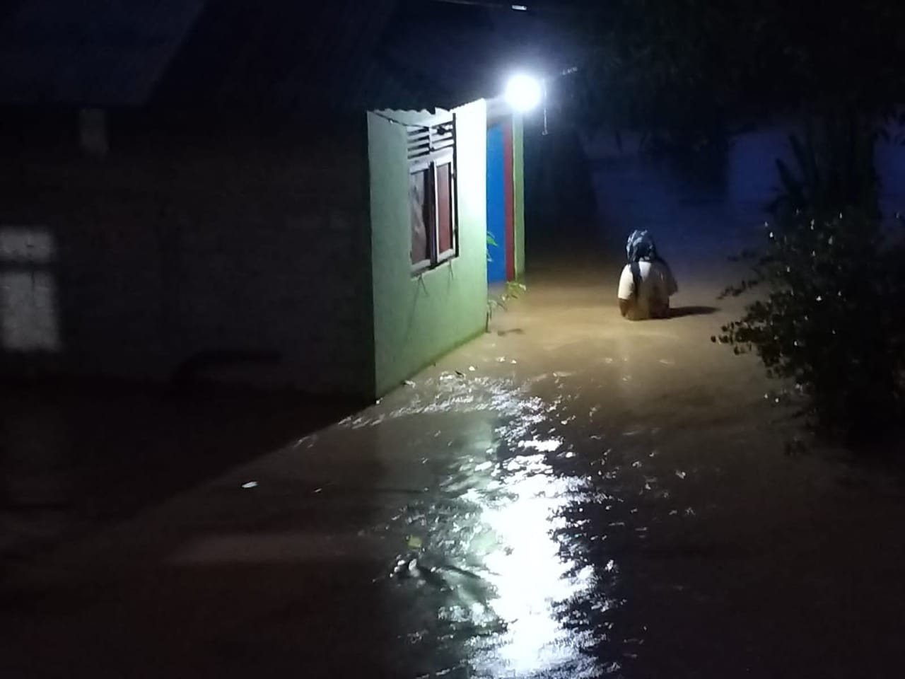 Hujan Deras, 155 Rumah Warga Kecamatan Tomilito Terendam Banjir