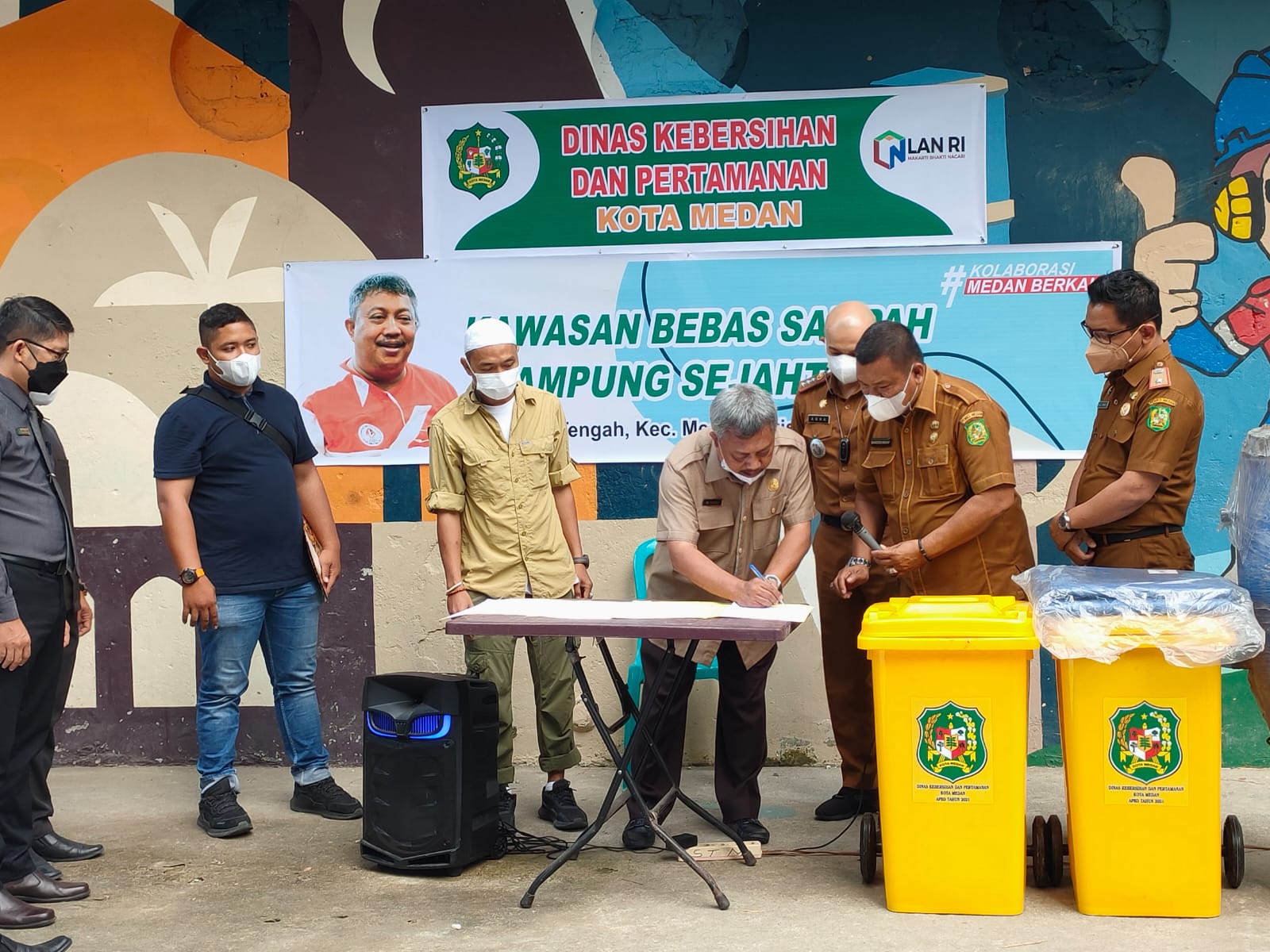 Bobby Tetapkan Kampung Sejahtera 'Pilot Project' Kawasan Bebas Sampah di Medan