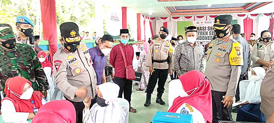 Warga Pesantren Daarul Muhsinin Ikuti Vaksinasi massal