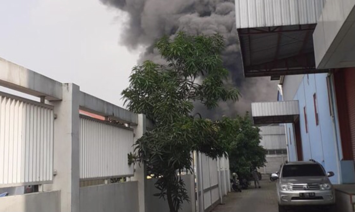 Kebakaran Gudang di Penjaringan Jakut, 18 Damkar Dikerahkan