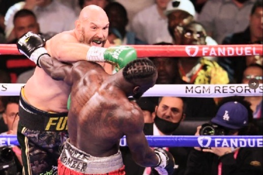 Bungkam 'Mulut Besar' Deontay Wilder, Tyson Fury Menang KO