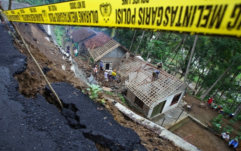 Tertutup Longsor, Jalan Lintas Sibolga - Barus Terputus