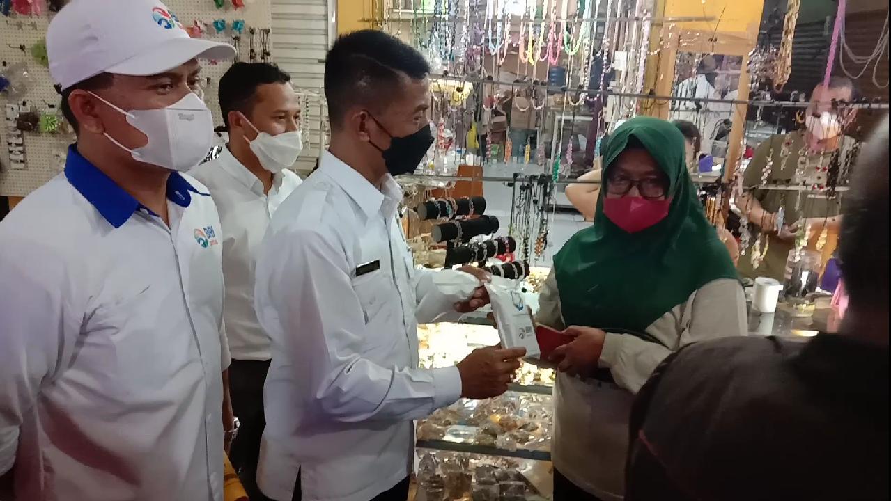 Kolaborasi BRI Peduli-PD Pasar Kota Medan, Bagi-bagi 500 Paket Vitamin ke Pedagang