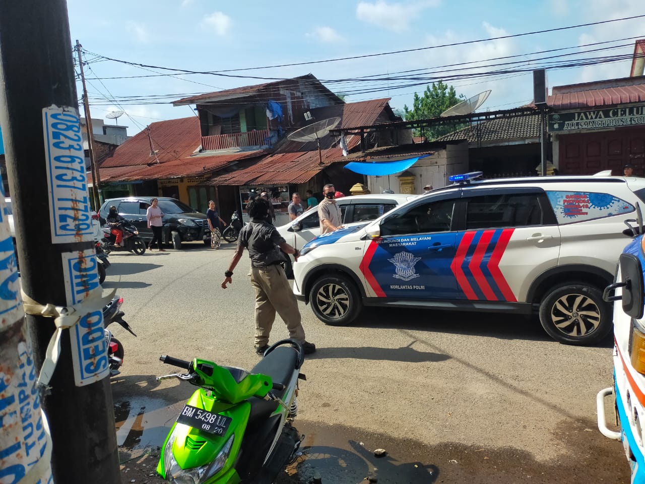 Seorang Pemulung Ngamuk, Kejar Perwira Polisi Sambil Acungkan Parang Panjang