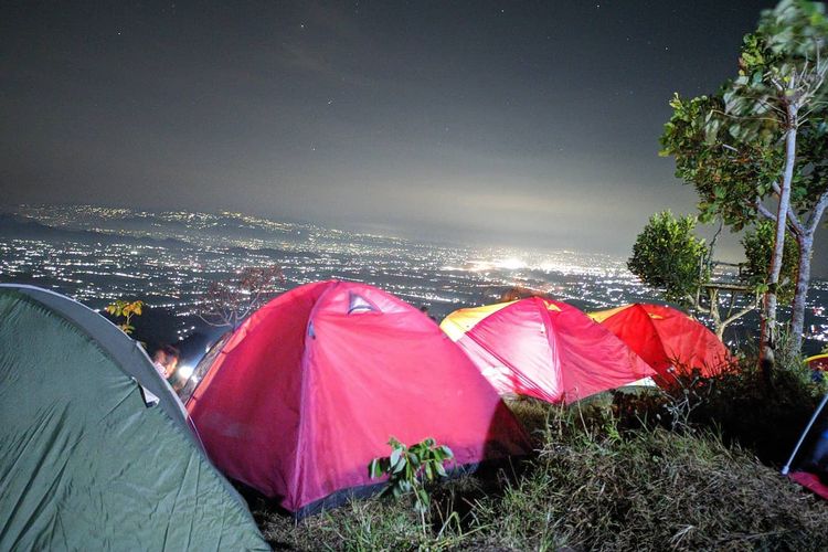 Camping di Puncak Kuik, Nikmati Kota Ponorogo dari Ketinggian