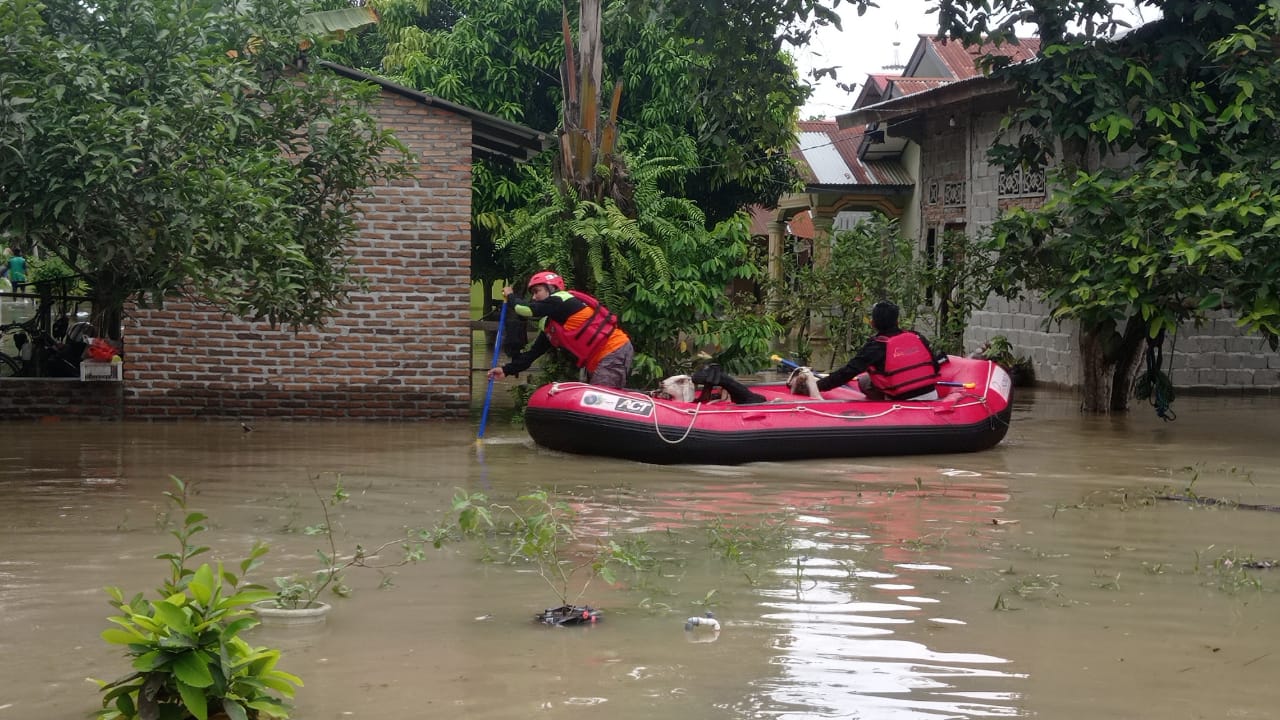 Terendam Banjir Hampir 2 Pekan, ACT dan Bank Sumut Kirim Relawan ke Sergai