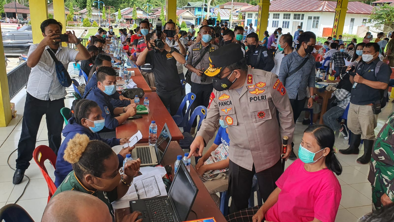 Hari Pahlawan, Kapolda Sumut dan Pangdam I/BB Serbu Pulau Nias dengan Ribuan Vaksin