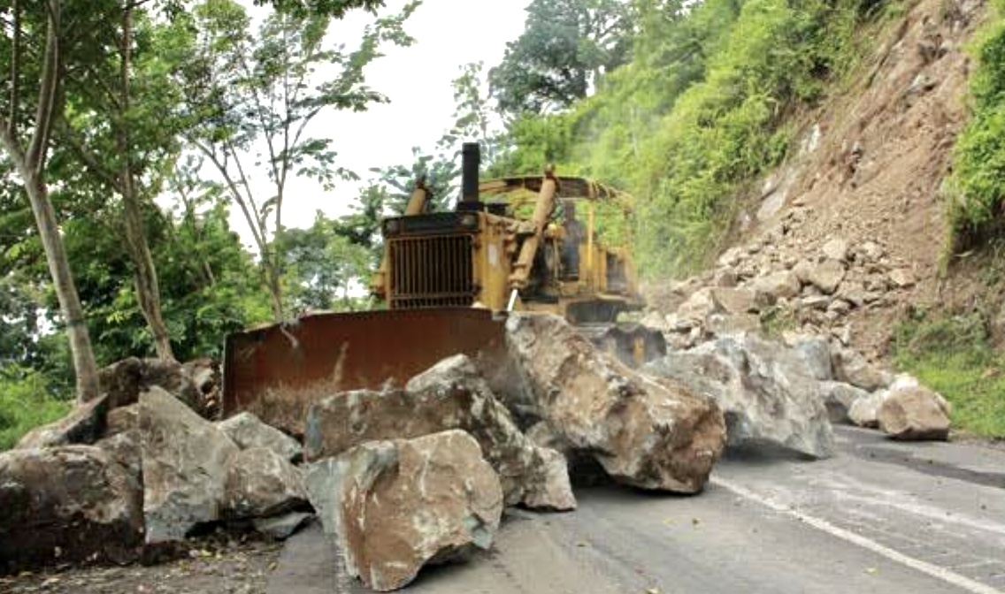 Longsor di Lumajang, Jalur Antar Desa Terputus