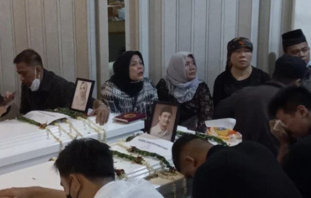 Tangis Keluarga Pecah Saat Jenazah Vanessa Angel dan Suami Tiba di Rumah