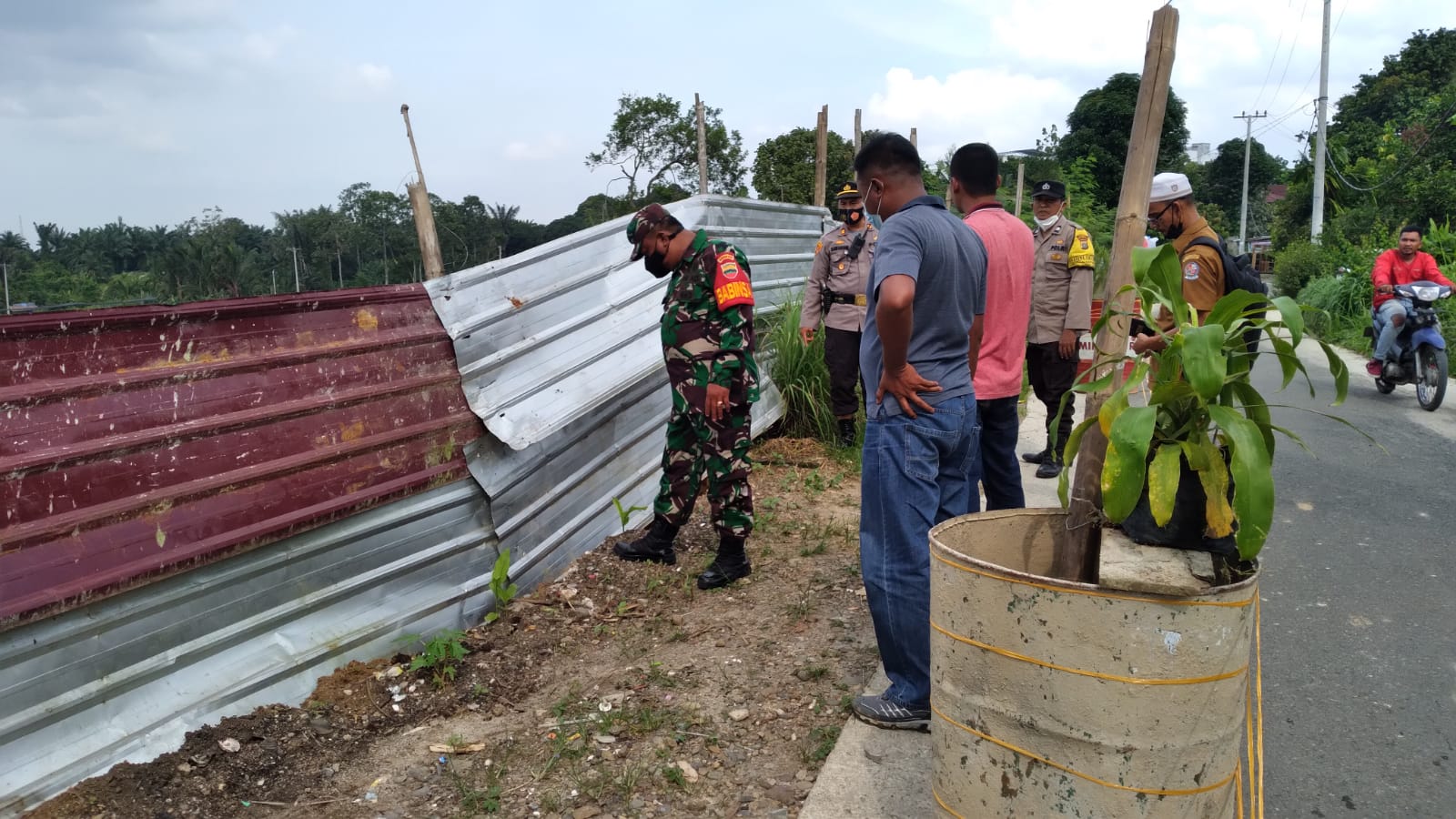 Tertimbun Longsor Bronjong Penahan Jalan, 2 Buruh Harian Bisa Diselamatkan