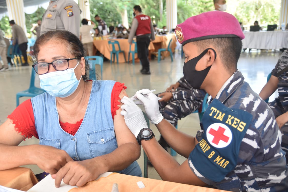 Yonif 8 Marinir Bersama Polres dan Pemkab Langkat Laksanakan Serbuan Vaksin