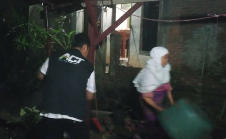 Turunkan Tim, ACT Evakuasi Korban Banjir di Padangsidimpuan