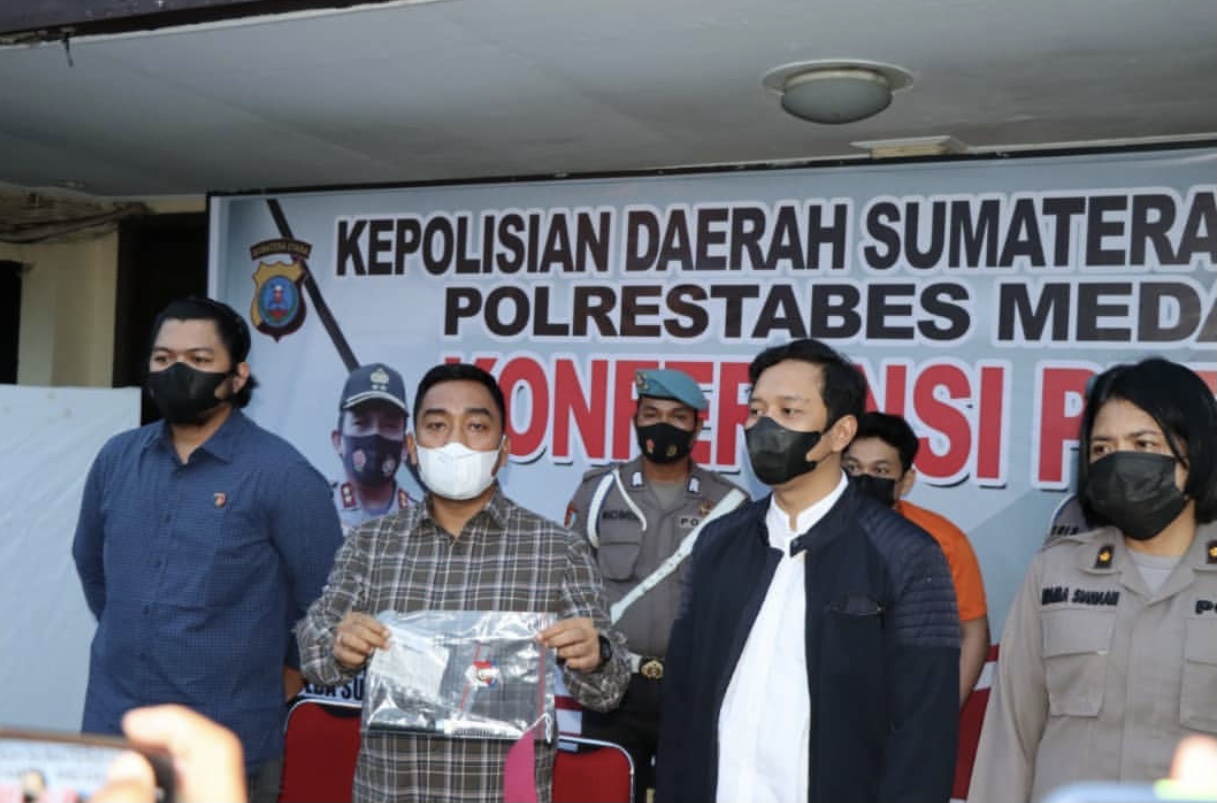 Dor! Polisi Tembak Pria yang Rampok dan Tikam Teman Wanitanya di Medan