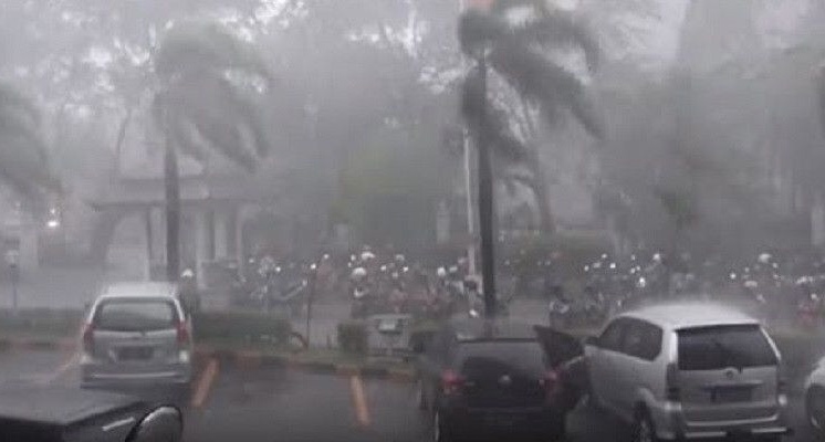 BMKG Prediksi Hujan Lebat Disertai Angin Kencang di Beberapa Wilayah, Warga Diminta Waspada
